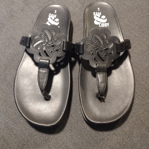 Sam & Libby Alexandra Medallion Flip Flops black - Picture 1 of 9